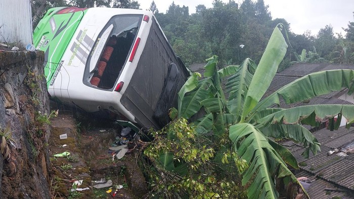 Kecelakaan Tragis: Bus Jatuh ke Jurang di Puncak Bogor